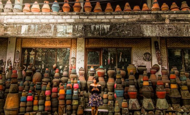 buka jam berapa ubud art market bali?