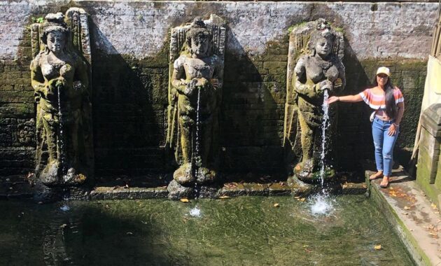 buka jam berapa ubud art market bali?