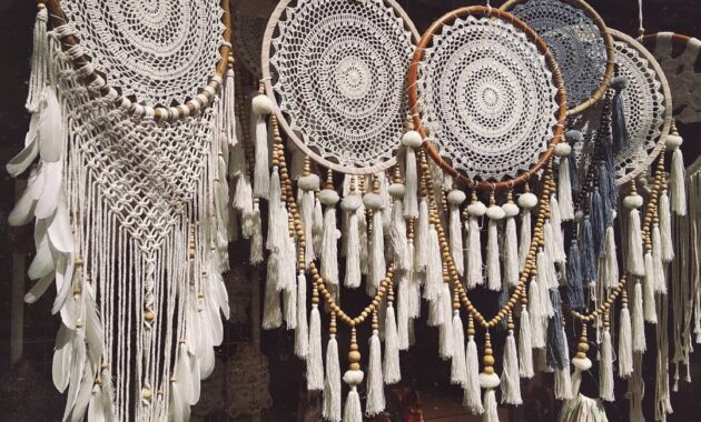 buka jam berapa ubud art market bali?