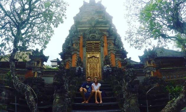 buka jam berapa ubud art market bali?
