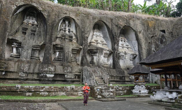 buka jam berapa ubud art market bali?