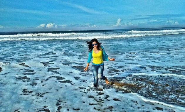buka jam berapa wisata pantai ngantep di malang selatan dan berapa harga tiket masuknya?