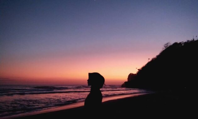 buka jam berapa wisata pantai ngantep di malang selatan dan berapa harga tiket masuknya?