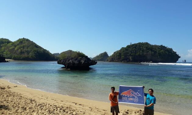 buka jam berapa wisata pantai ngantep di malang selatan dan berapa harga tiket masuknya?