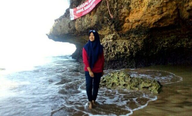 buka jam berapa wisata pantai ngantep di malang selatan dan berapa harga tiket masuknya?