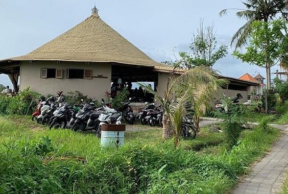 cafe pomegranate, tempat nongkrong keren di ubud bali