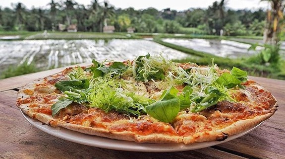 cafe pomegranate, tempat nongkrong keren di ubud bali