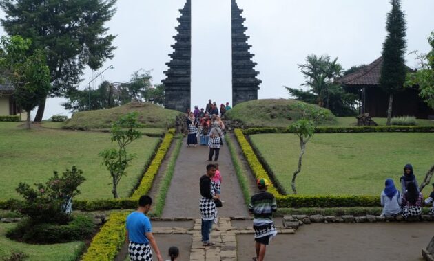 Candi Cetho Karanganyar, Inilah 8 Panorama Indah Candi di Atas Awan