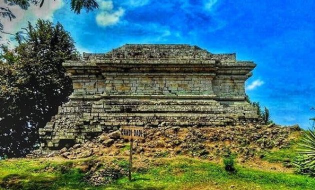 Candi Dadi Yang Unik dan Penuh Misteri