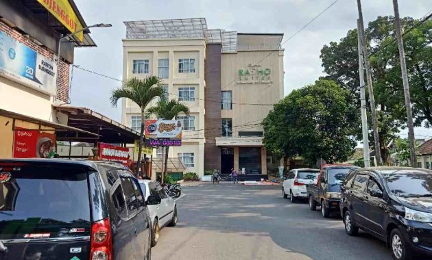 cari penginapan syariah? radho hotel malang tempatnya dengan harga mulai rp390.000 per malam, Alamat Lengkap, Review Singkat, Daftar Harga Kamar, Fasilitas Tersedia, Tempat Menarik Terdekat