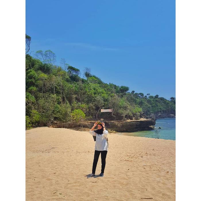Catat ya! 8 Alasan Mengapa Pantai Balekambang Sering Ramai Dikunjungi Banyak Wisatawan