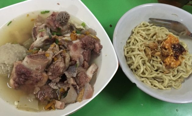 cicipi nikmatnya 10 rekomendasi kuliner bakso terpopuler viral di kota bandung yang harganya murah