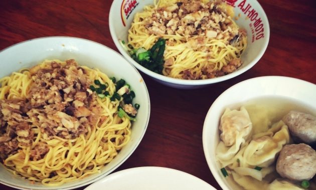 cicipi nikmatnya 10 rekomendasi kuliner bakso terpopuler viral di kota bandung yang harganya murah