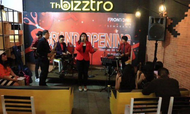 daftar harga kamar dan review front one inn, akomodasi murah dengan nuansa musik di kota semarang