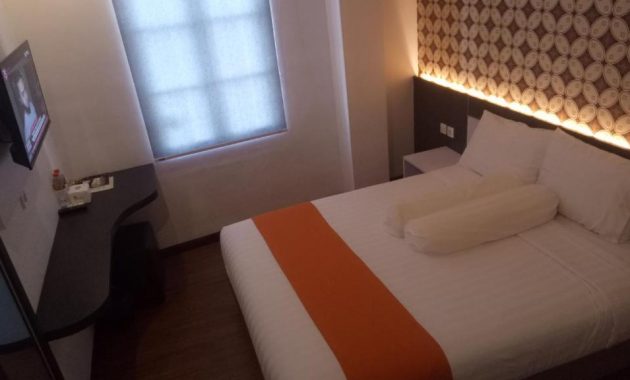 daftar harga kamar dan review front one inn, akomodasi murah dengan nuansa musik di kota semarang