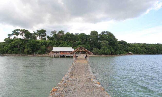 daftar wisata pantai di wilayah gresik yang paling bagus lagi hits dan apakah ada pasir putih?