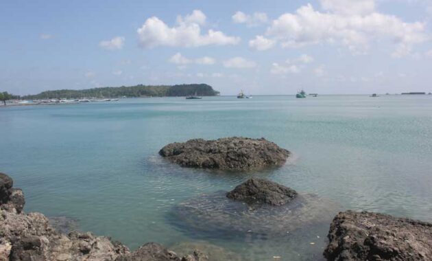Daftar Wisata Pantai di Wilayah Gresik Yang Paling Bagus Lagi Hits dan Apakah Ada Pasir Putih?
