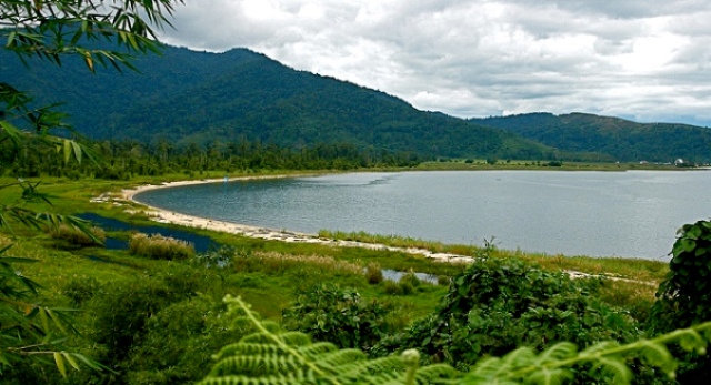 Danau Poso, Danau Pasir Putih Indah di Sulawesi Tengah
