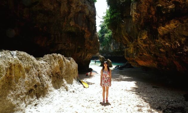 dimana akses jalan menuju lokasi pantai suluban uluwatu bali dan berapa harga tiket masuknya?, Harga Tiket Masuk, Rahasia Umum, Asal Mula Nama, Keunikan Lokasi, Jalan Menuju Lokasi