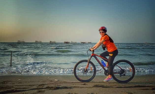 dimana lokasi wisata pantai tirang semarang, apakah ada sunset dan berapa harga tiket masuknya?, Harga Tiket Masuk , Letak Lokasi , Terjadi Abrasi, Jalan Menuju Lokasi, Wisata Terdekat