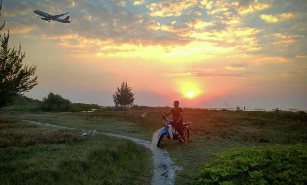 dimana lokasi wisata pantai tirang semarang, apakah ada sunset dan berapa harga tiket masuknya?, Harga Tiket Masuk , Letak Lokasi , Terjadi Abrasi, Jalan Menuju Lokasi, Wisata Terdekat
