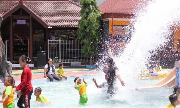 dynasty water world gresik, Tempat Hiburan, Bermain Disini, Bentuk Angka 8, Rute Menuju Lokasi , Harga Tiket Masuk