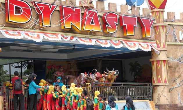 dynasty water world gresik, Tempat Hiburan, Bermain Disini, Bentuk Angka 8, Rute Menuju Lokasi , Harga Tiket Masuk