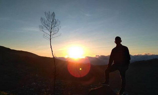 gardu pandang tieng, melihat terbit dan terbenamnya sang mentari