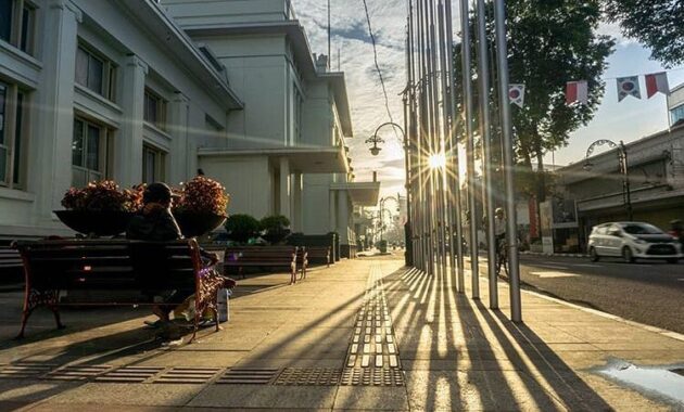 gedung merdeka bandung dari masa ke masa, Mengenal Sejarah, Awal Dibangunnya, Pergantian Fungsi, Perubahan Fungsi, Pertemuan dan Konferensi