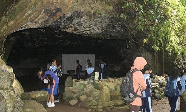 goa gembyang sebagai tempat wisata serta peninggalan sejarah dan petilasan