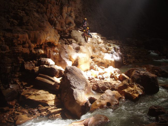 alamat goa jomblang, foto goa jomblang, goa jomblang, goa jomblang gunung kidul, goa jomblang jogja, harga tiket goa jomblang, keindahan goa jomblang, lokasi goa jomblang, tiket masuk goa jomblang, wisata alam goa jomblang, wisata goa jomblang, goa jomblang: melihat ‘cahaya surga’ indahnya tak terlupakan!