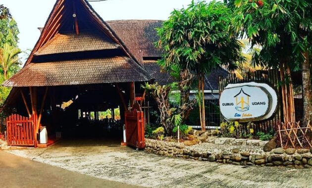 Gubug Udang Situ Cibubur, Restoran Dengan Suasana Pedesaan