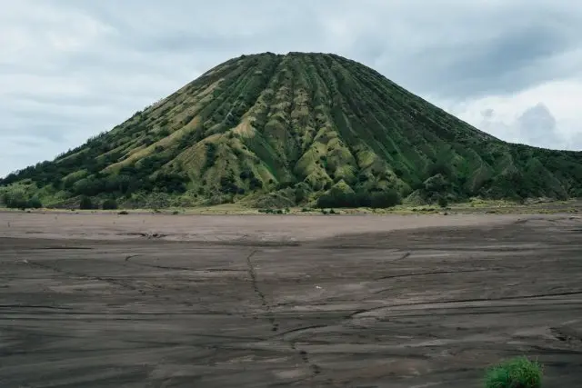 gunung bromo, melihat lebih dekat tradisi &amp; budaya suku tengger di pasuruan