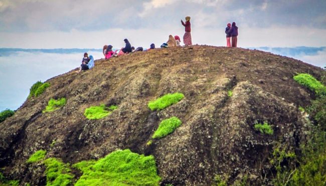 fasilitas gunung nglanggeran, gunung api purba nglanggeran, gunung nglanggeran, harga tiket gunung nglanggeran, sunset gunung nglanggeran, tiket masuk gunung nglanggeran, wisata alam gunung nglanggeran, wisata gunung api gunung nglanggeran, gunung nglanggeran, harga tiket, daya tarik, aktivitas seru dll