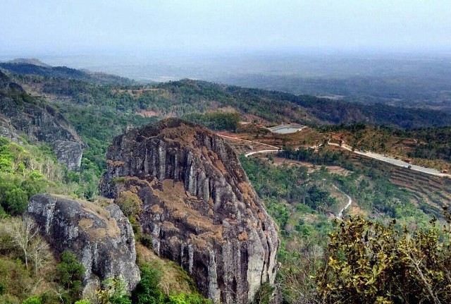 fasilitas gunung nglanggeran, gunung api purba nglanggeran, gunung nglanggeran, harga tiket gunung nglanggeran, sunset gunung nglanggeran, tiket masuk gunung nglanggeran, wisata alam gunung nglanggeran, wisata gunung api gunung nglanggeran, gunung nglanggeran, harga tiket, daya tarik, aktivitas seru dll