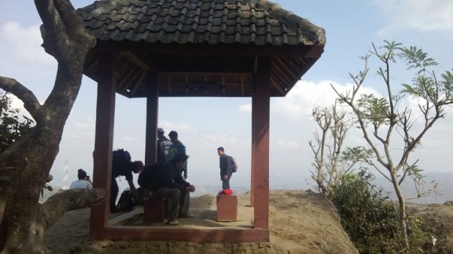 fasilitas gunung nglanggeran, gunung api purba nglanggeran, gunung nglanggeran, harga tiket gunung nglanggeran, sunset gunung nglanggeran, tiket masuk gunung nglanggeran, wisata alam gunung nglanggeran, wisata gunung api gunung nglanggeran, gunung nglanggeran, harga tiket, daya tarik, aktivitas seru dll