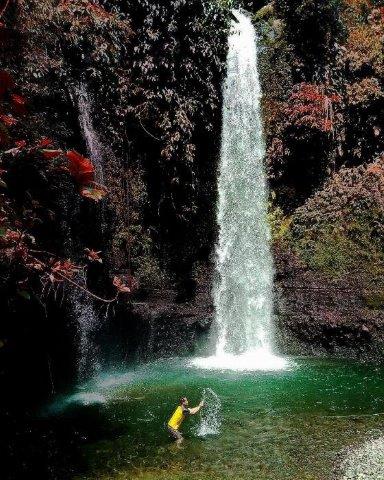 indahnya curug luhur bogor di kaki gunung salak