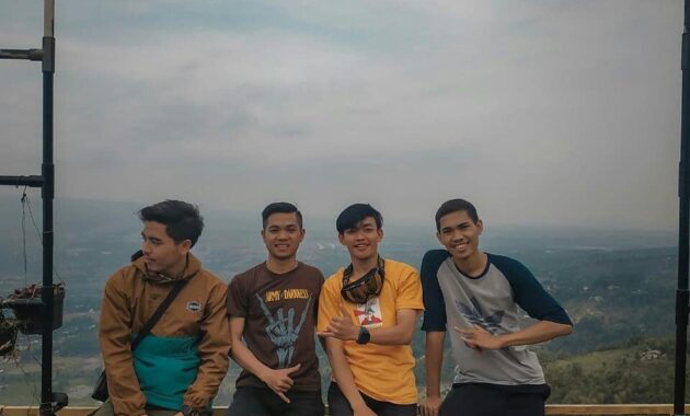 indahnya view di bukit alesano, pas buat camping dan sunset time, Harga Tiket Masuk, Jalan Menuju Lokasi, Fasilitas, Negeri Di Atas Awan, Pesona Bukit Alesano