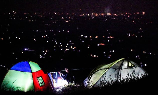 indahnya view di bukit alesano, pas buat camping dan sunset time, Harga Tiket Masuk, Jalan Menuju Lokasi, Fasilitas, Negeri Di Atas Awan, Pesona Bukit Alesano
