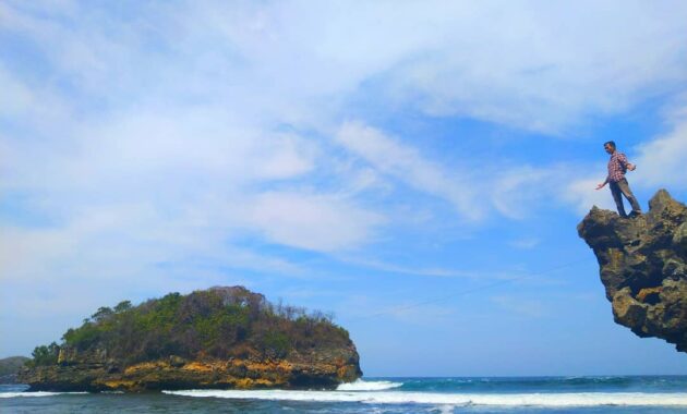 indahnya wisata pantai peh pulo di blitar jawa timur dan berapa harga tiket masuknya?, Harga Tiket Masuk, Mini Raja Ampat, Deskripsi Keindahan, Kelebihan Pantai, Akses Menuju Lokasi