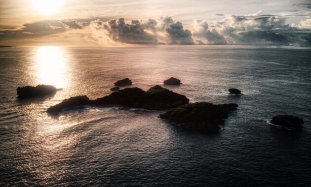 indahnya wisata pantai peh pulo di blitar jawa timur dan berapa harga tiket masuknya?, Harga Tiket Masuk, Mini Raja Ampat, Deskripsi Keindahan, Kelebihan Pantai, Akses Menuju Lokasi