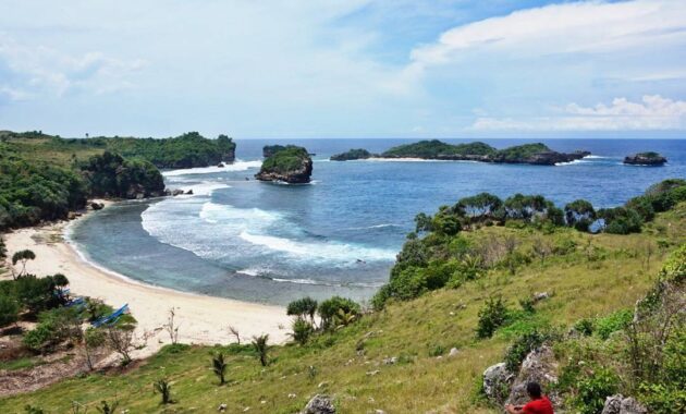 indahnya wisata pantai peh pulo di blitar jawa timur dan berapa harga tiket masuknya?, Harga Tiket Masuk, Mini Raja Ampat, Deskripsi Keindahan, Kelebihan Pantai, Akses Menuju Lokasi