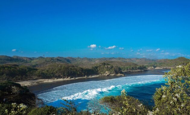 indahnya wisata pantai peh pulo di blitar jawa timur dan berapa harga tiket masuknya?, Harga Tiket Masuk, Mini Raja Ampat, Deskripsi Keindahan, Kelebihan Pantai, Akses Menuju Lokasi
