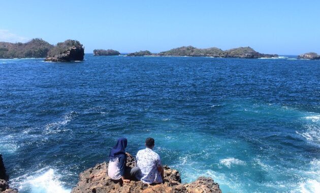 indahnya wisata pantai peh pulo di blitar jawa timur dan berapa harga tiket masuknya?, Harga Tiket Masuk, Mini Raja Ampat, Deskripsi Keindahan, Kelebihan Pantai, Akses Menuju Lokasi
