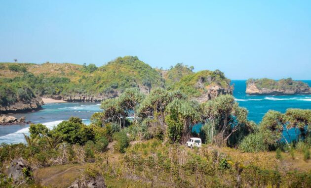 indahnya wisata pantai peh pulo di blitar jawa timur dan berapa harga tiket masuknya?, Harga Tiket Masuk, Mini Raja Ampat, Deskripsi Keindahan, Kelebihan Pantai, Akses Menuju Lokasi