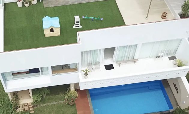 ingin menginap di villa nuansa santorini? casa miranda bandung bisa buat staycation bareng keluarga
