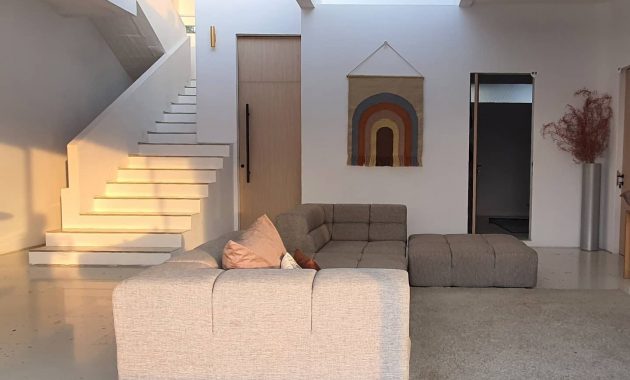 ingin menginap di villa nuansa santorini? casa miranda bandung bisa buat staycation bareng keluarga