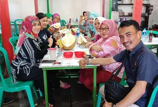 ini dia 10 tempat makan populer di makassar yang recommended dan tutup jam berapa?