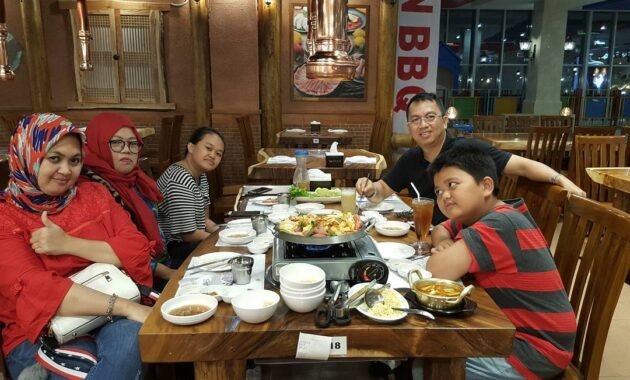 ini dia 10 tempat makan populer di makassar yang recommended dan tutup jam berapa?