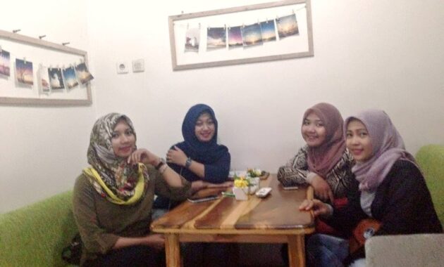 ini dia 10 tempat makan populer di makassar yang recommended dan tutup jam berapa?